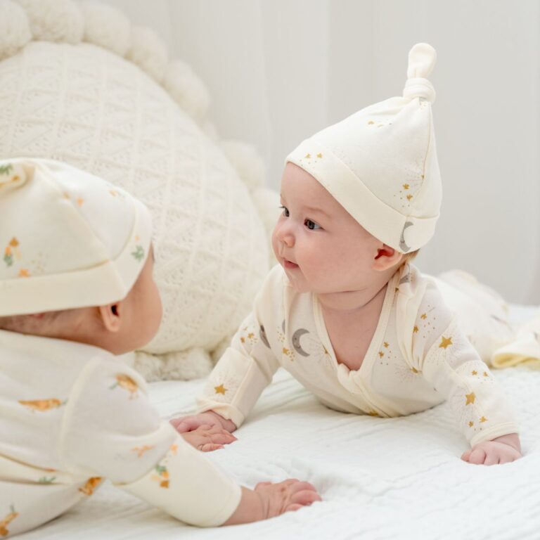 LE PETIT SOCIETY Off-white & Gold Set - 1 month/3 months