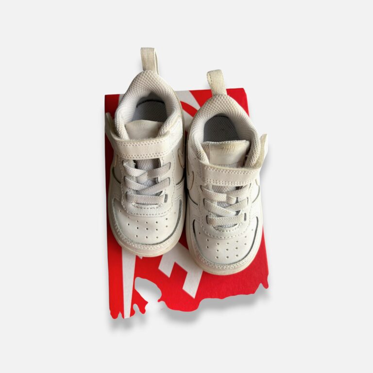 NIKE White Shoes - EU21