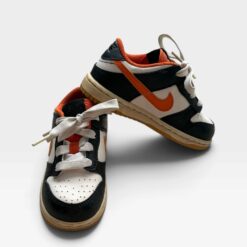 NIKE Black & Orange Shoes - EU25