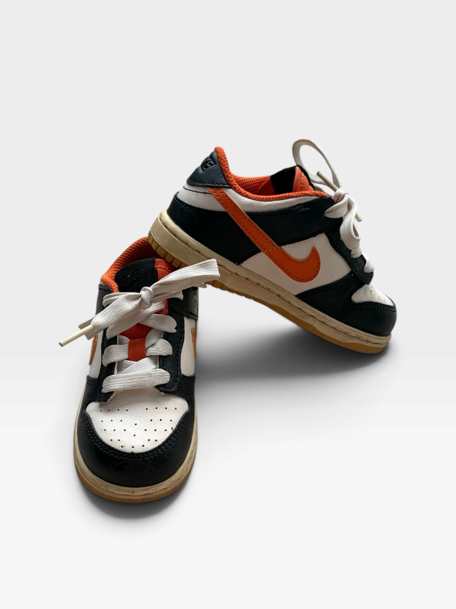 NIKE Black & Orange Shoes - EU25