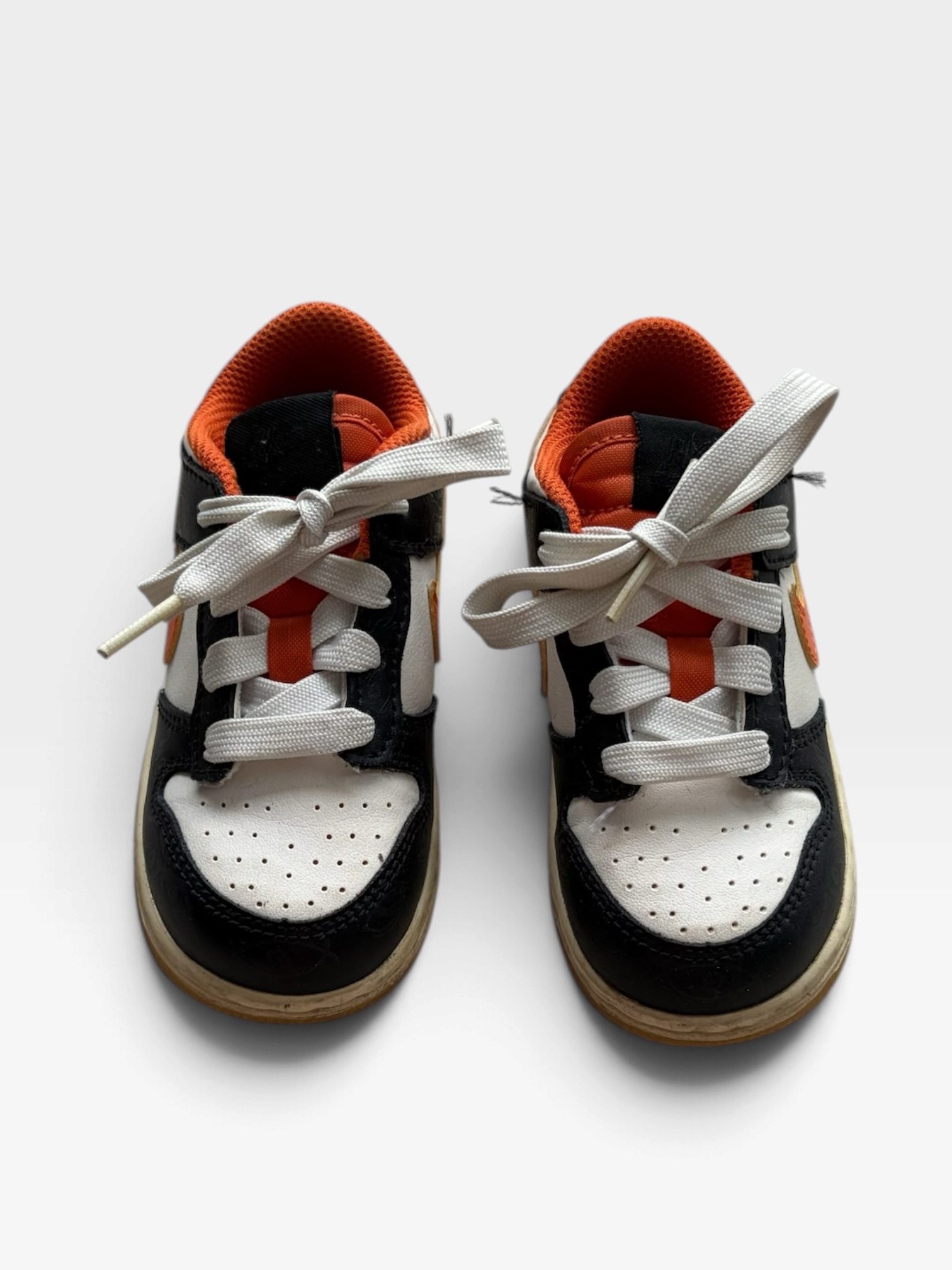 NIKE Black & Orange Shoes - EU25